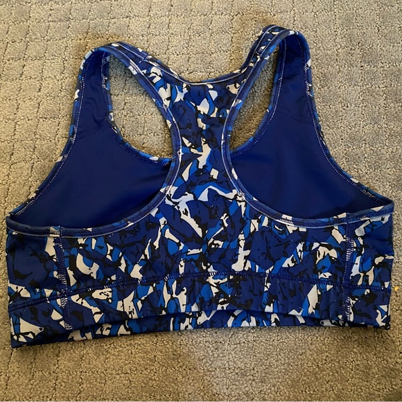 🦋4/$20 SALE - Blue patterned Nike sports bra - Picture 5 of 5